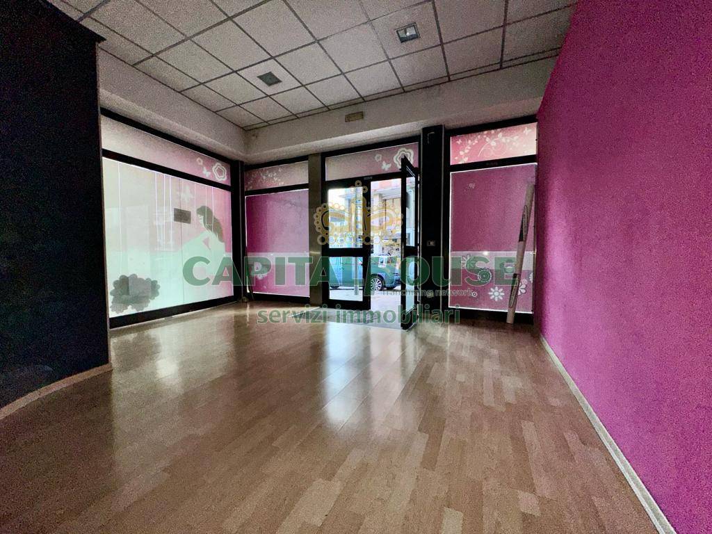 Commerciale in affitto a Avellino, Centro
