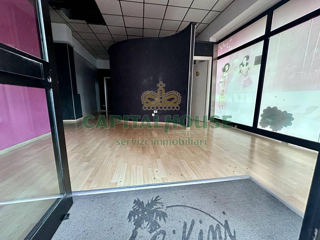 Commerciale in affitto a Avellino, Centro