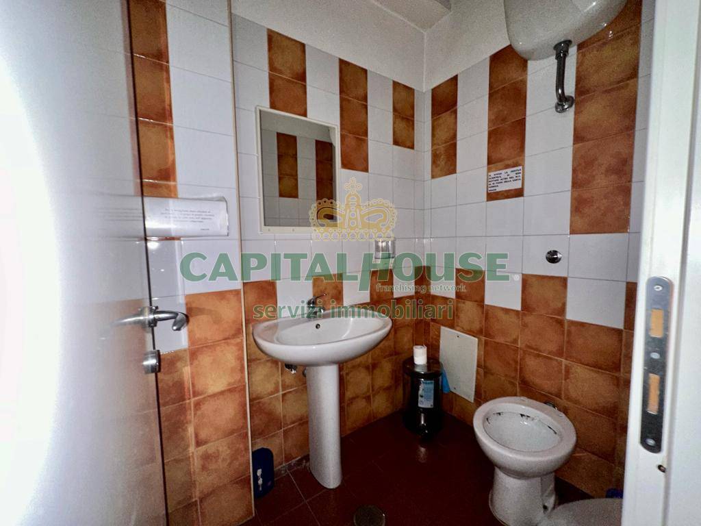 Commerciale in affitto a Avellino, Centro