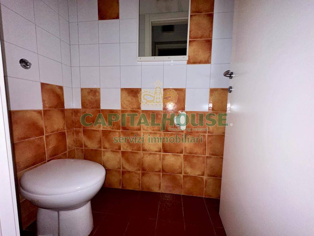 Commerciale in affitto a Avellino, Centro