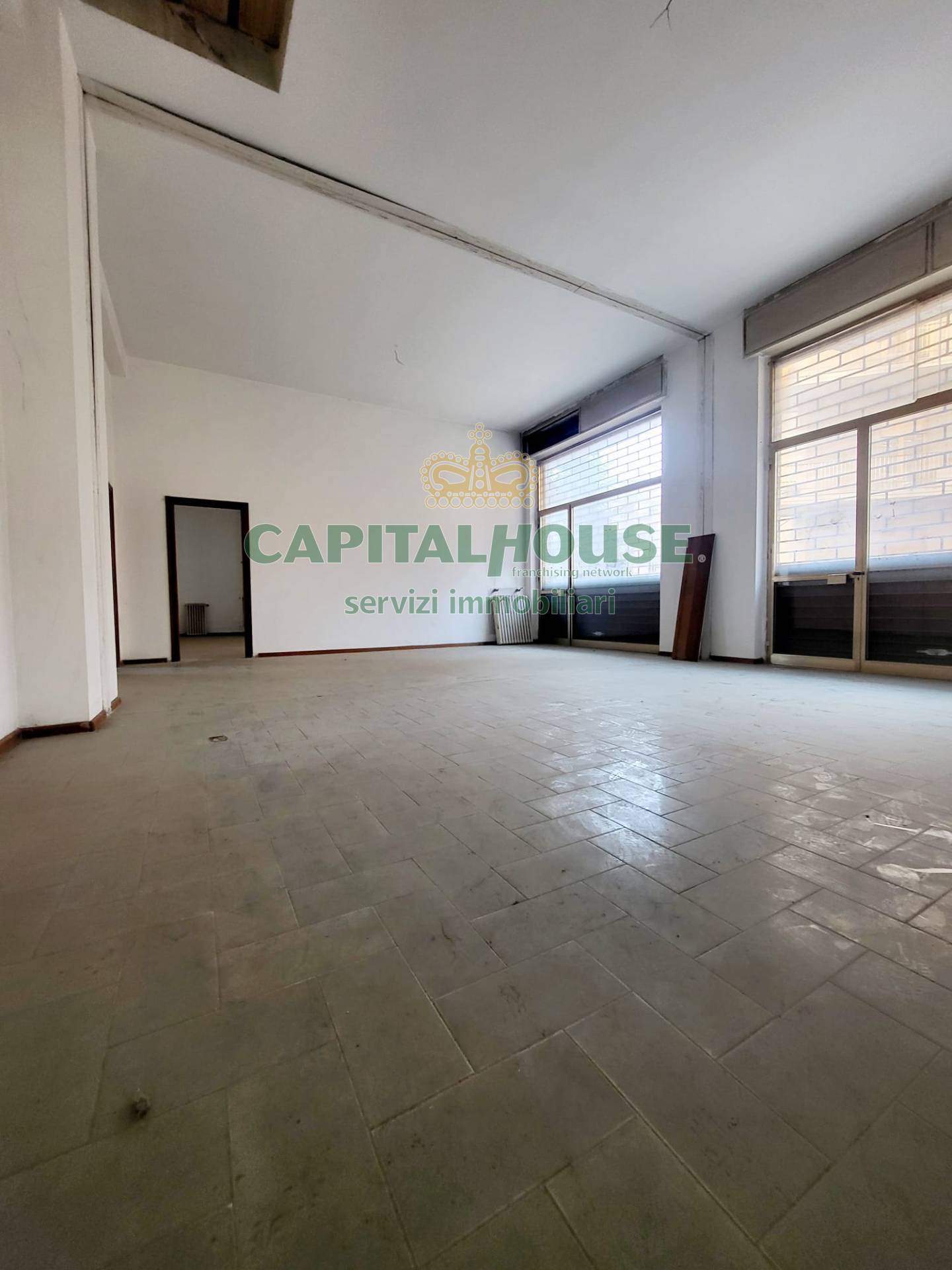 Commerciale in affitto a Avellino, Centro