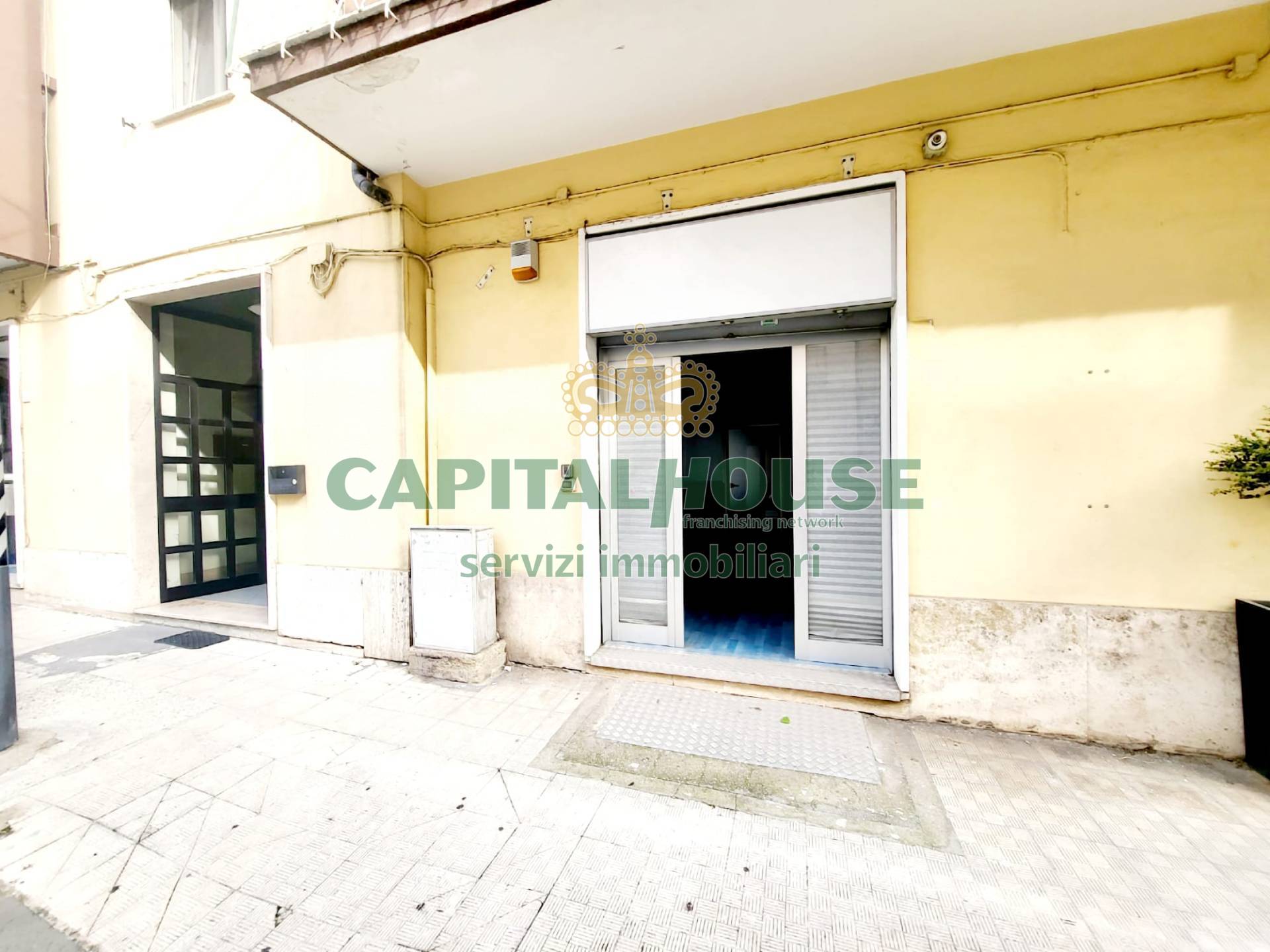 Commerciale in affitto a Avellino, Centro