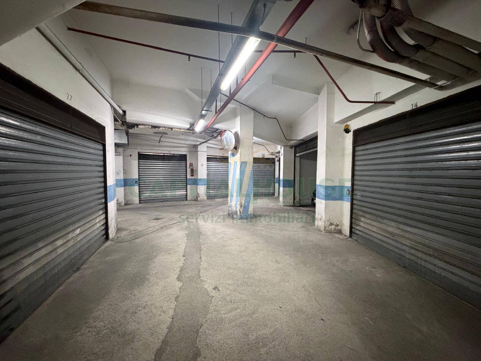 Box o garage in vendita a Avellino, Centro