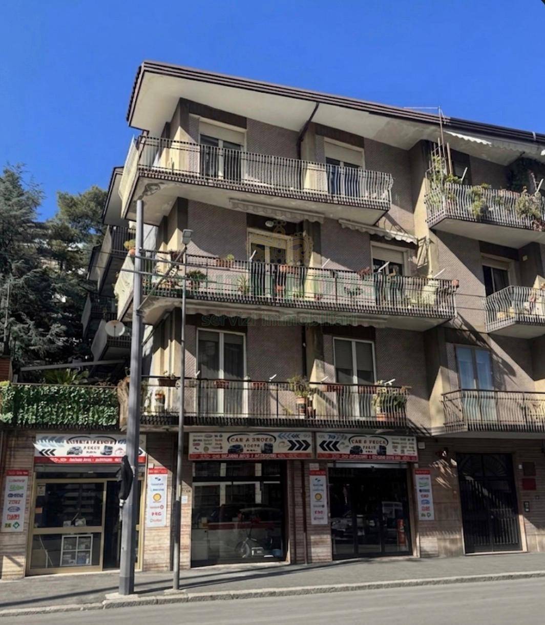 Commerciale in vendita a Avellino, Via Circumvallazione