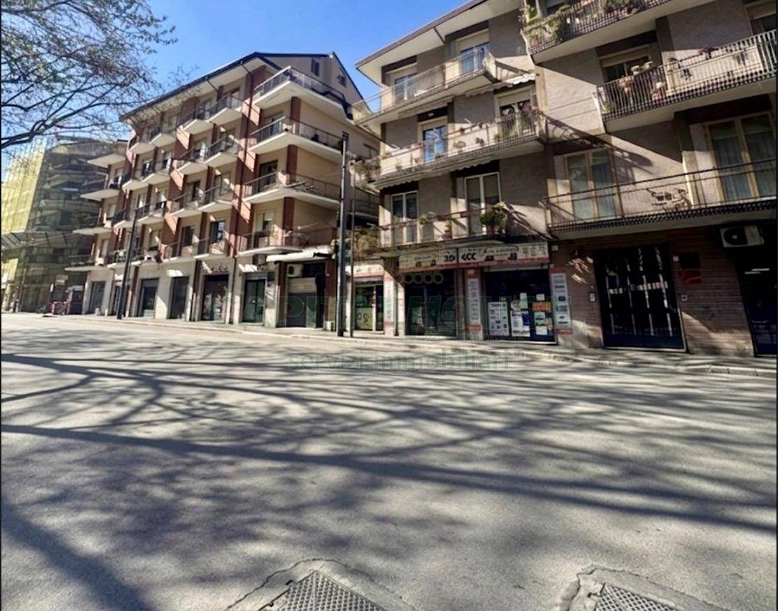 Commerciale in vendita a Avellino, Via Circumvallazione