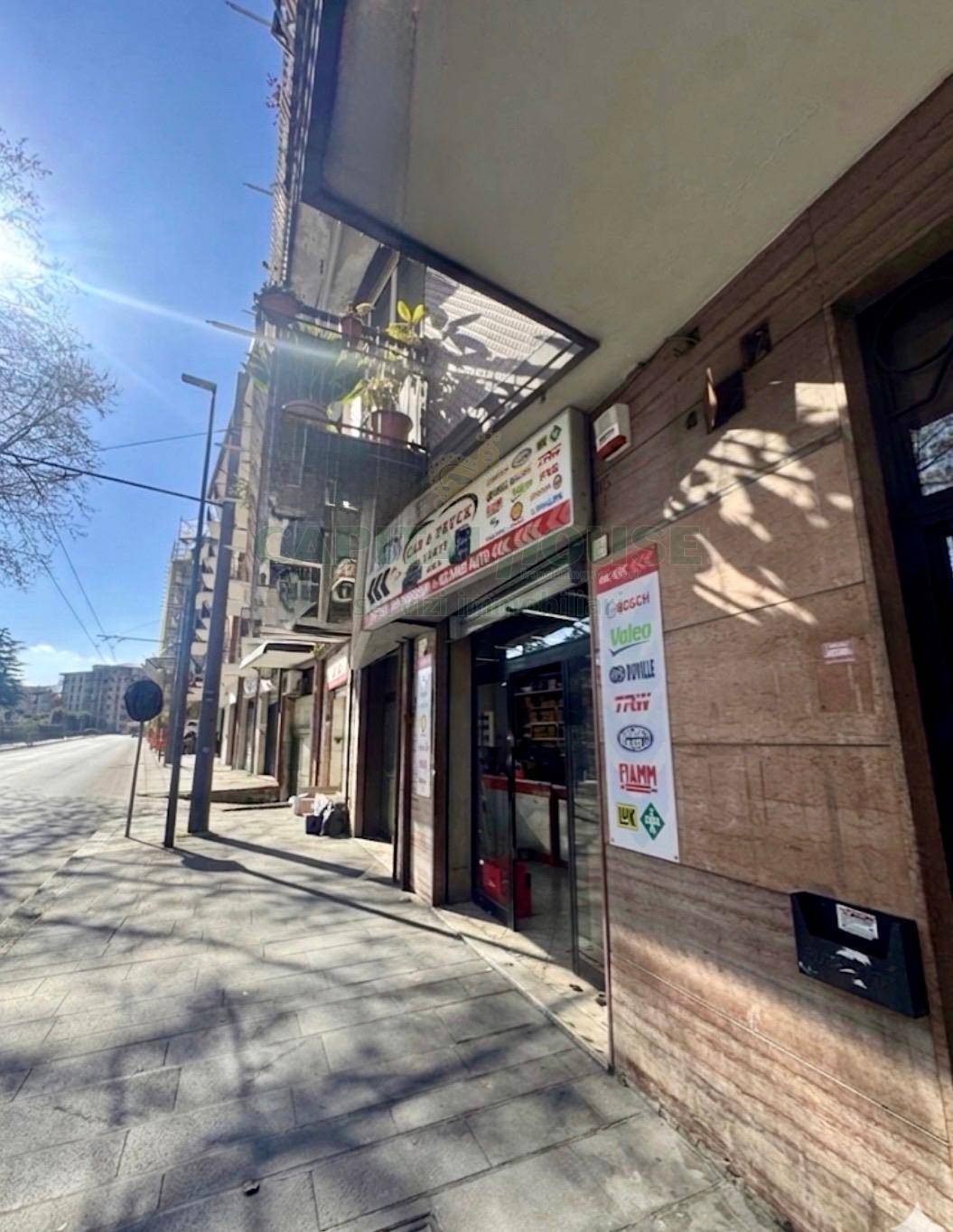 Commerciale in vendita a Avellino, Via Circumvallazione