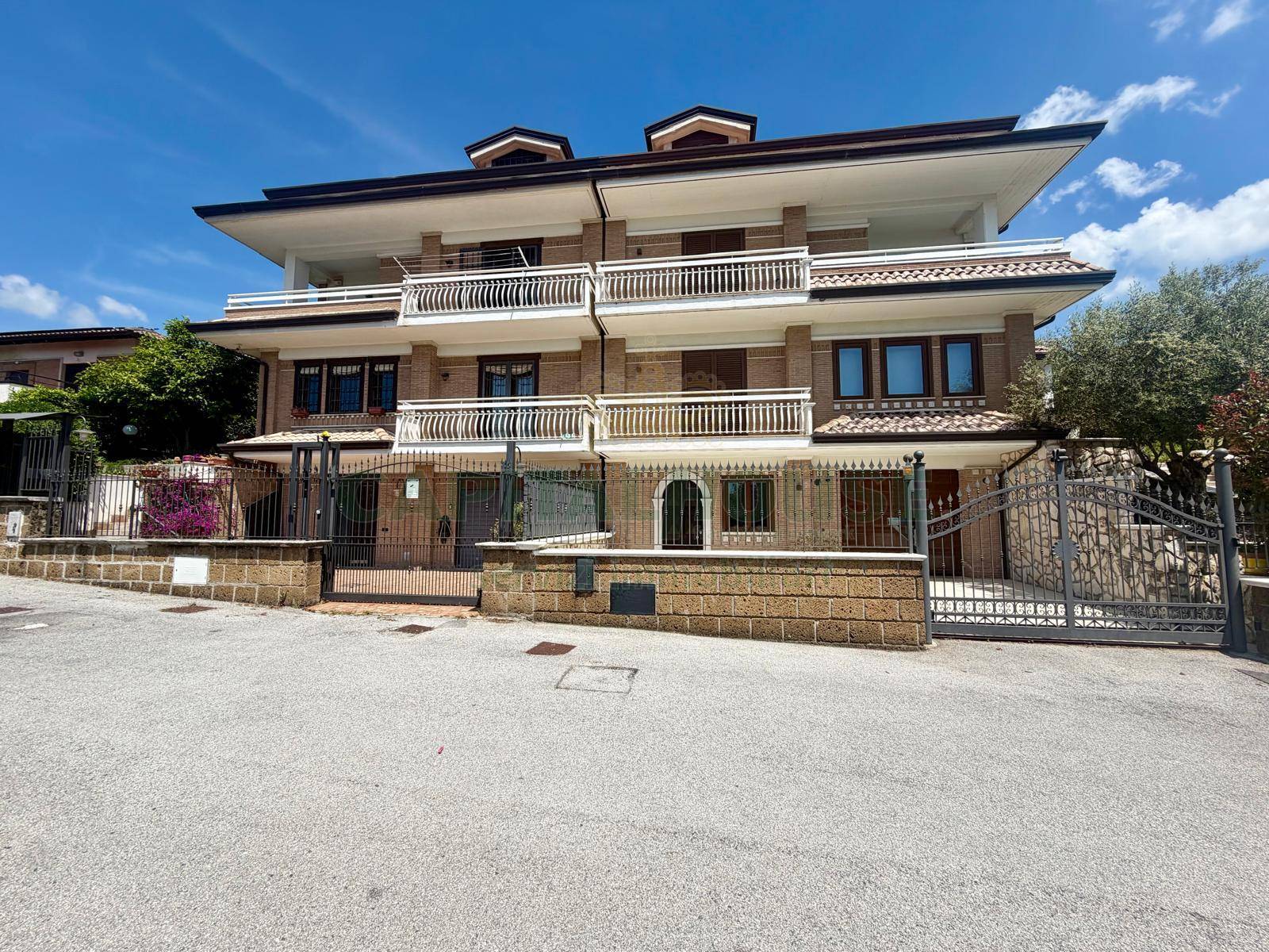 Villa bifamiliare in vendita a Avellino, Contrada Pennini