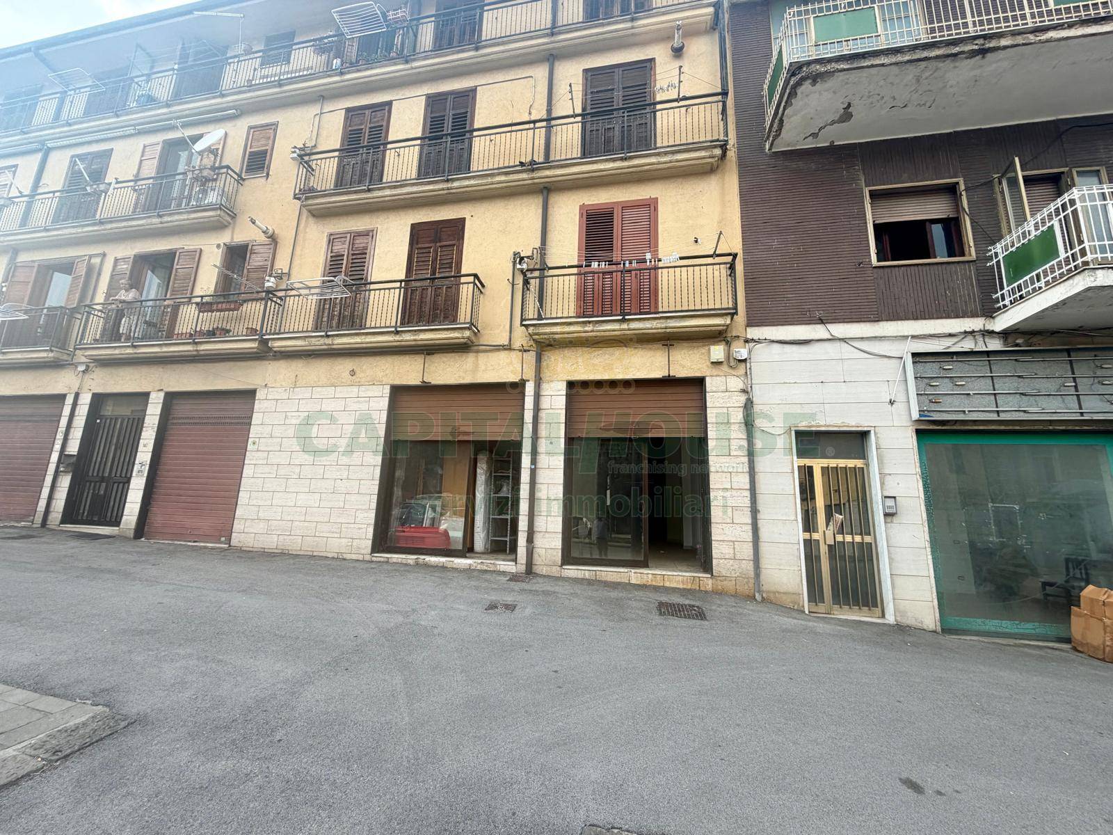 Commerciale in vendita a Avellino, Centro