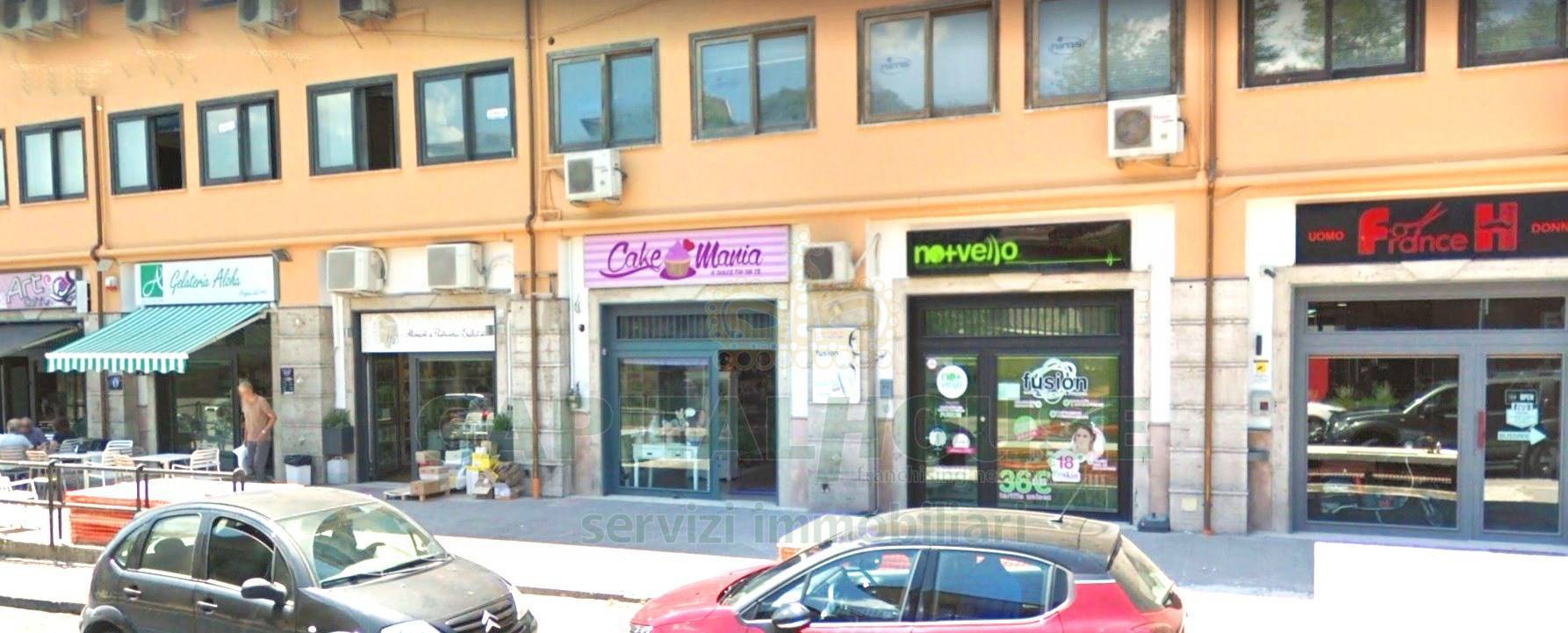 Commerciale in vendita a Avellino, Centro