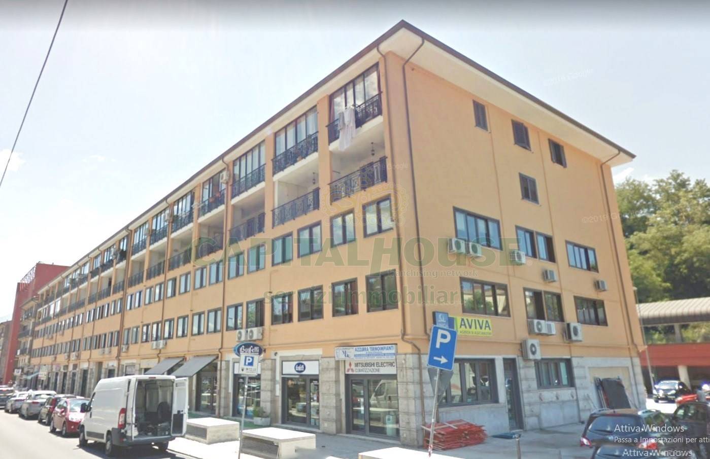 Commerciale in vendita a Avellino, Centro