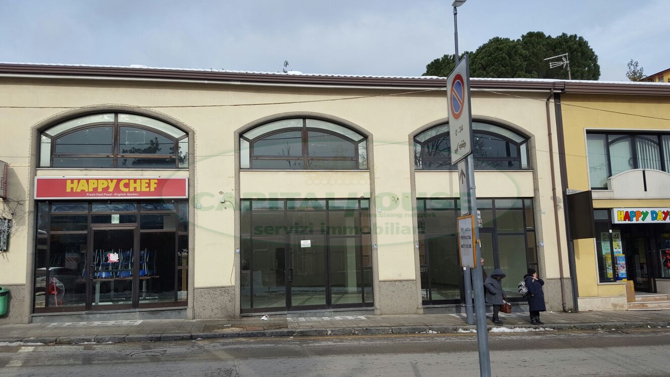 Commerciale in affitto a Avellino, Via Circumvallazione
