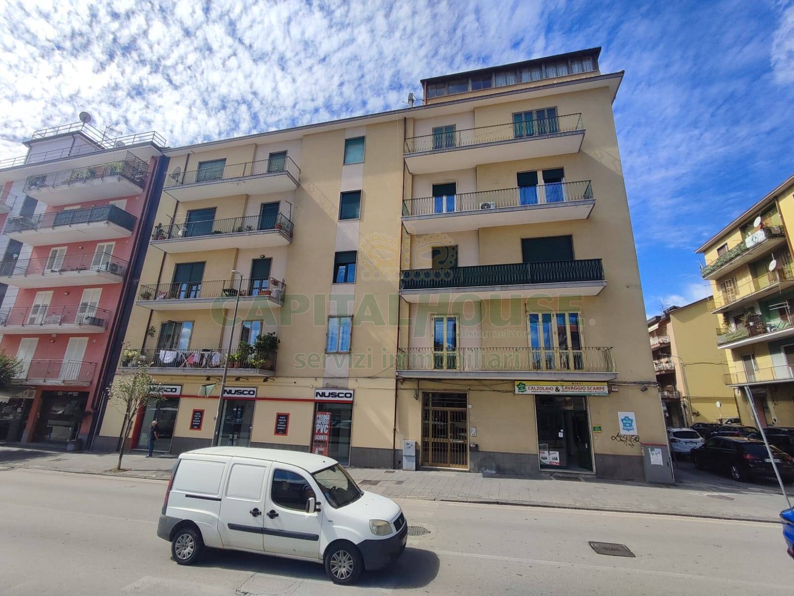 Appartamento in vendita a Avellino, Via Carducci