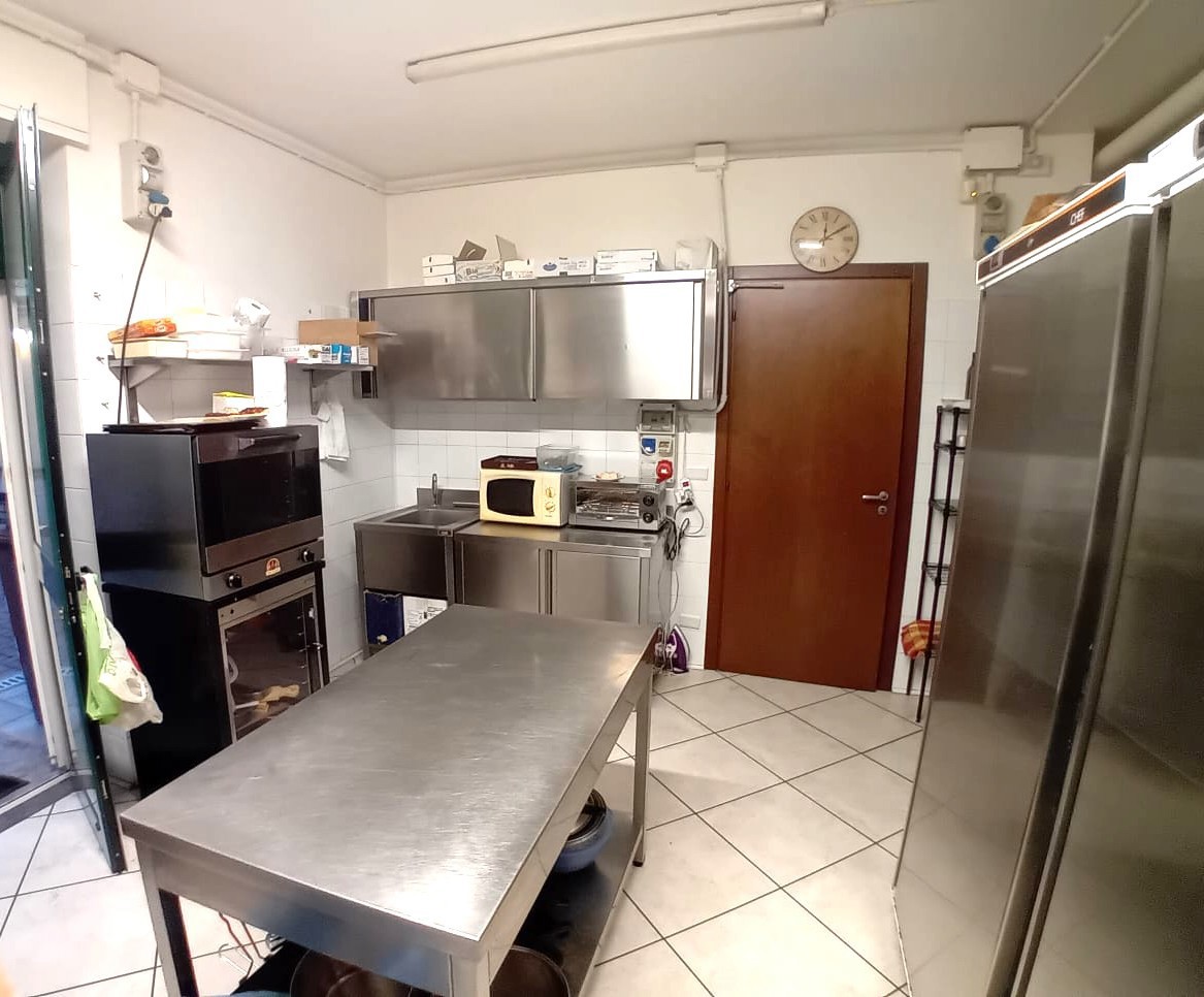 Attivit commerciale Bar e tabacchi in vendita a Grinzane Cavour