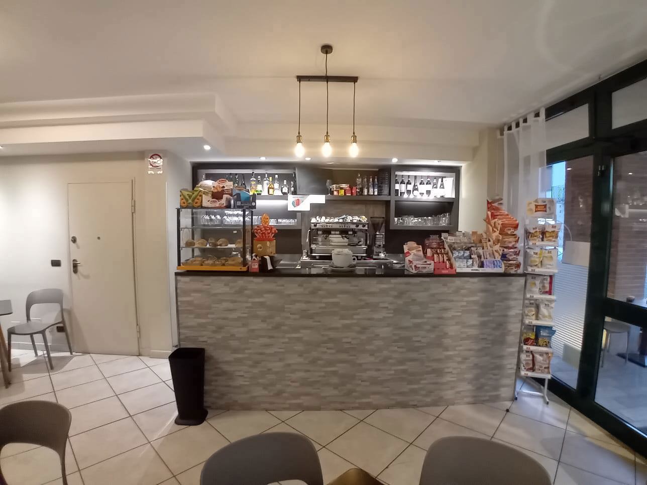 Attivit commerciale Bar e tabacchi in vendita a Grinzane Cavour