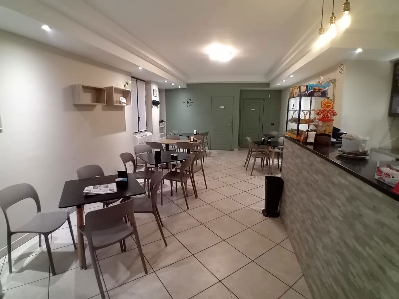 Attivit commerciale Bar e tabacchi in vendita a Grinzane Cavour