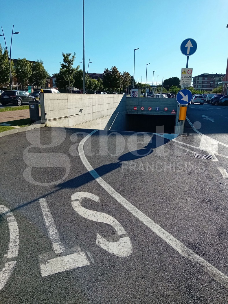 Box/Garage 18mq in vendita a Alba