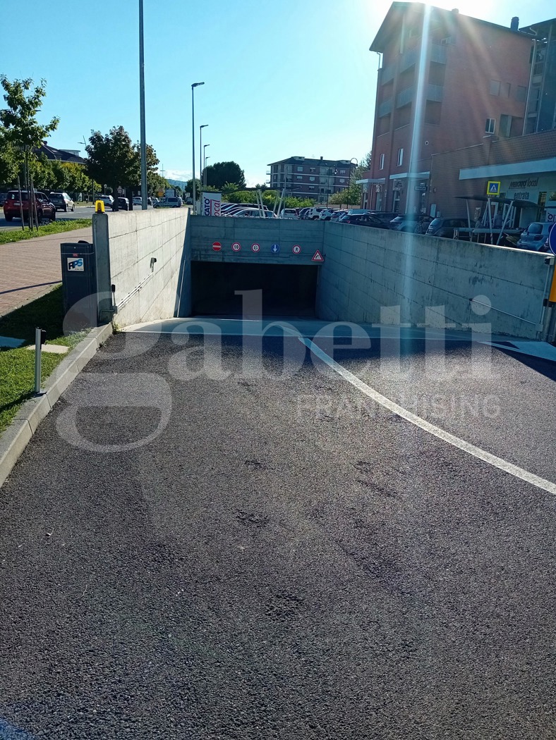 Box/Garage 18mq in vendita a Alba