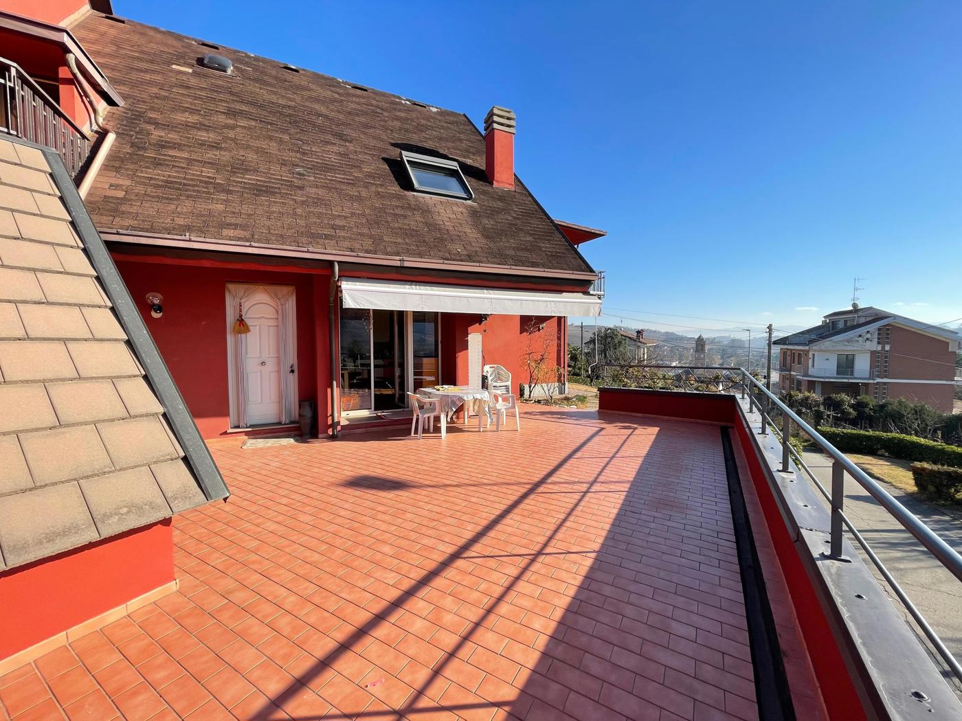 Villa con giardino a Piobesi d'Alba