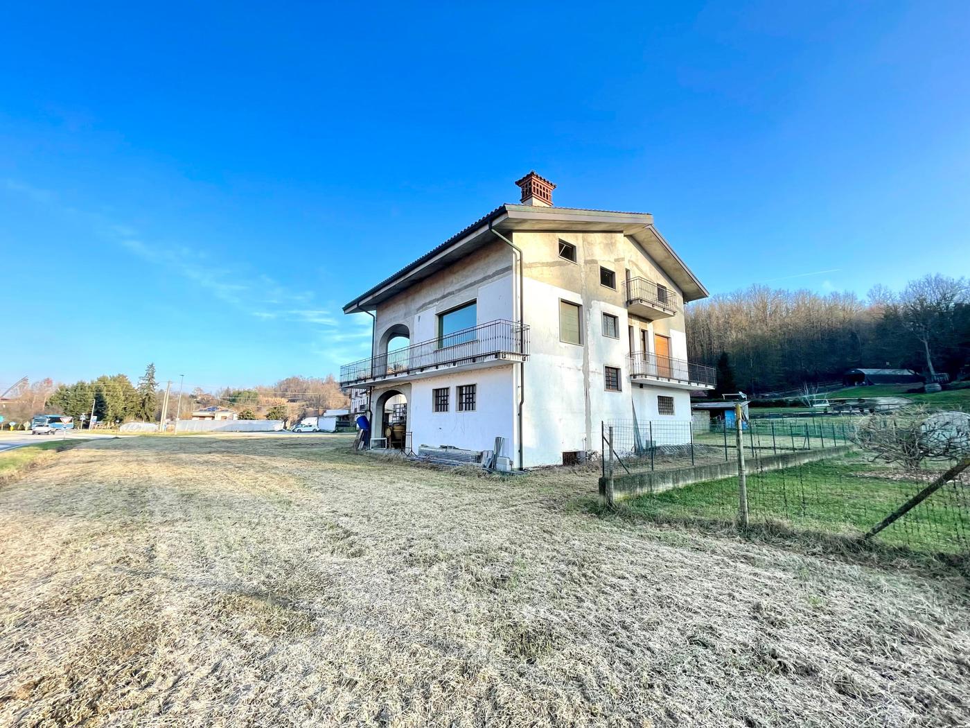 Casa indipendente con giardino a Canale