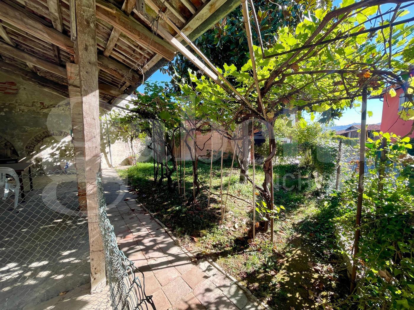 Casa indipendente con giardino a Roddi