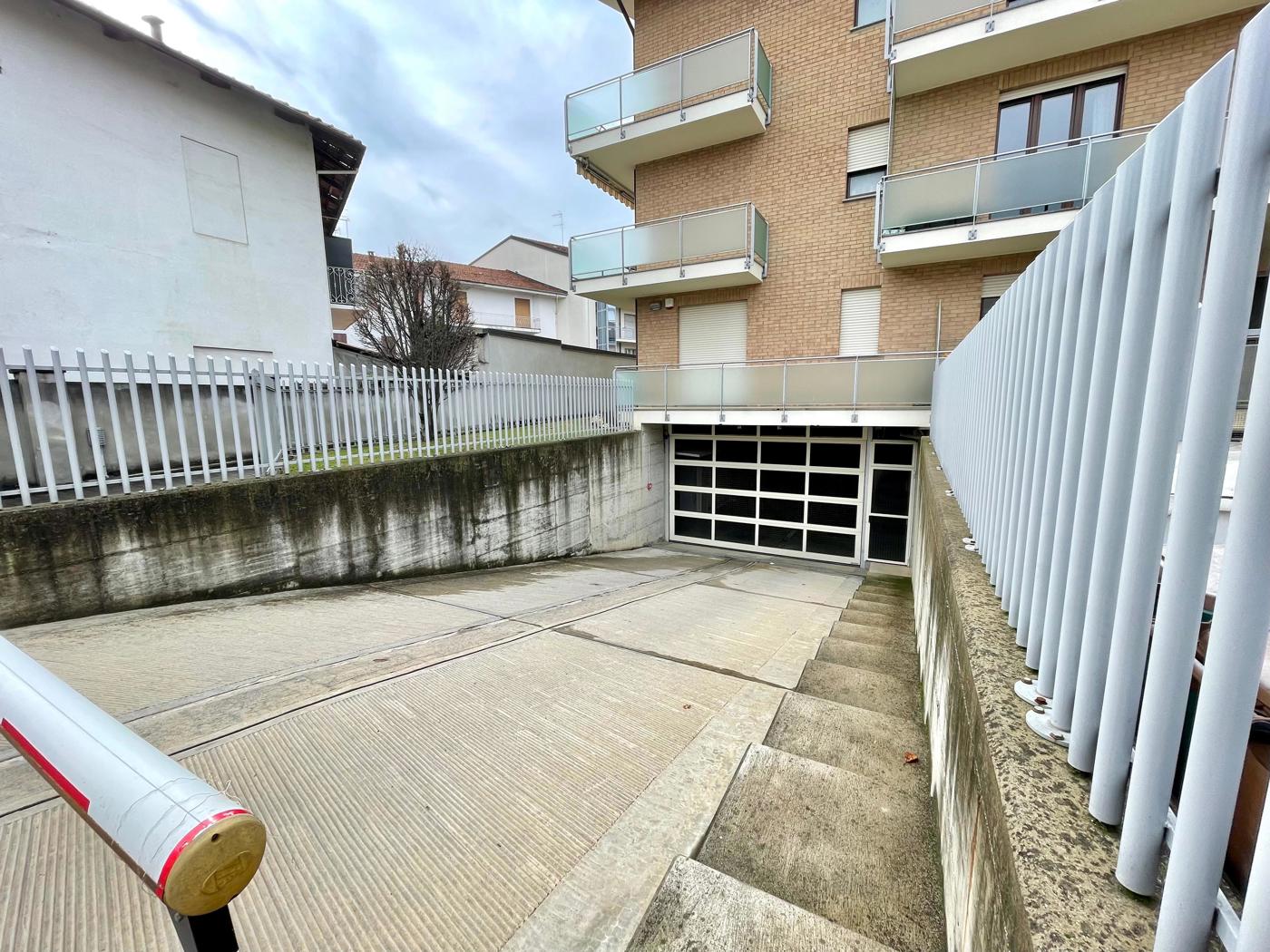 Box/Garage 16mq in vendita a Bra