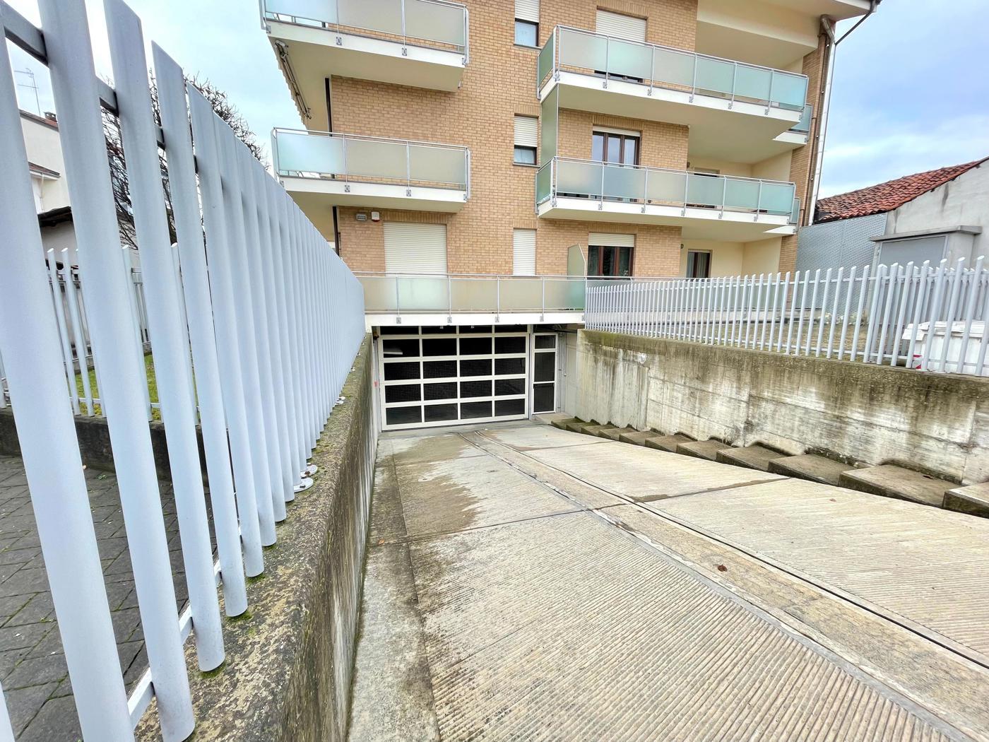 Box/Garage 16mq in vendita a Bra