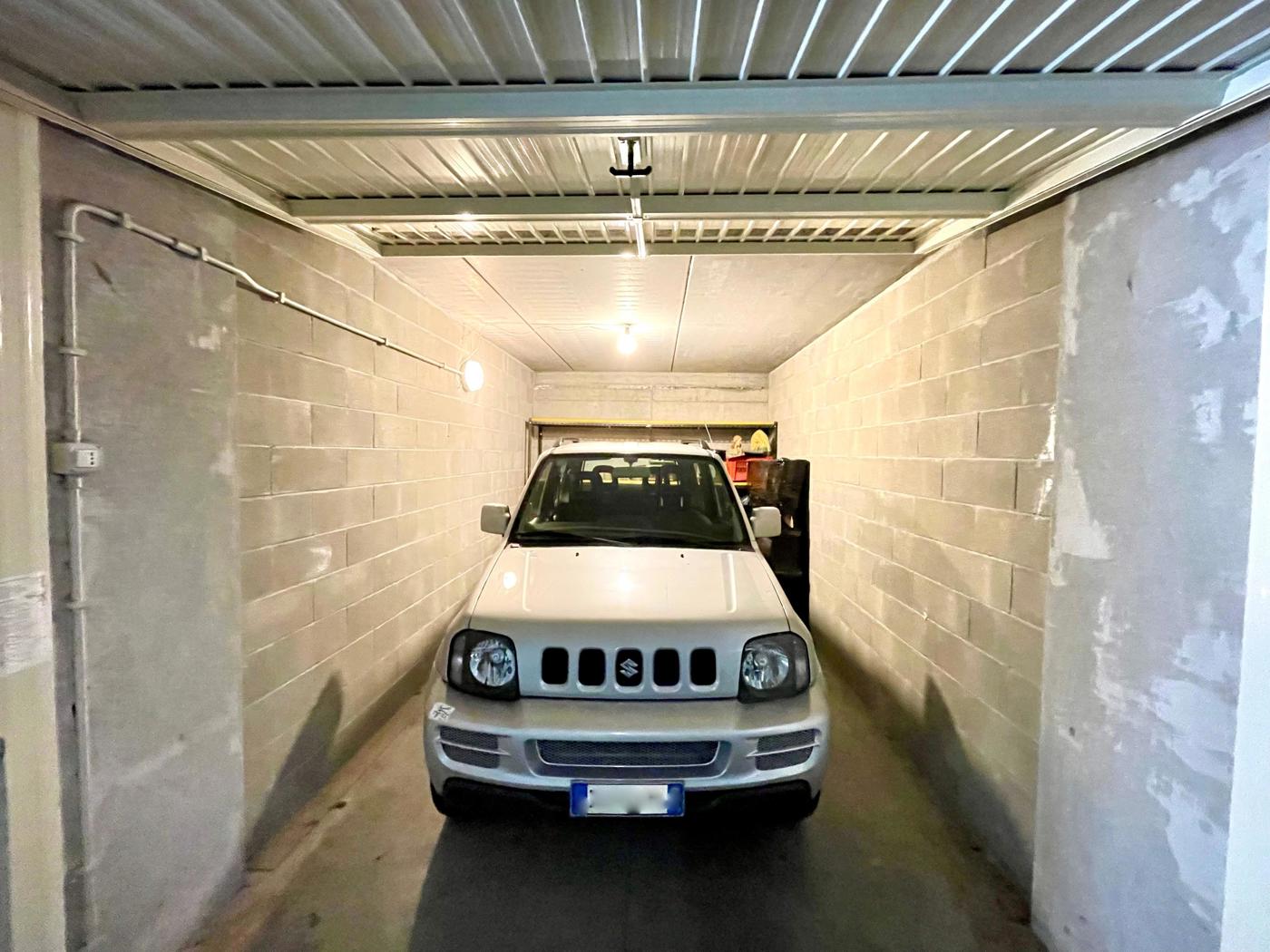 Box/Garage 16mq in vendita a Bra