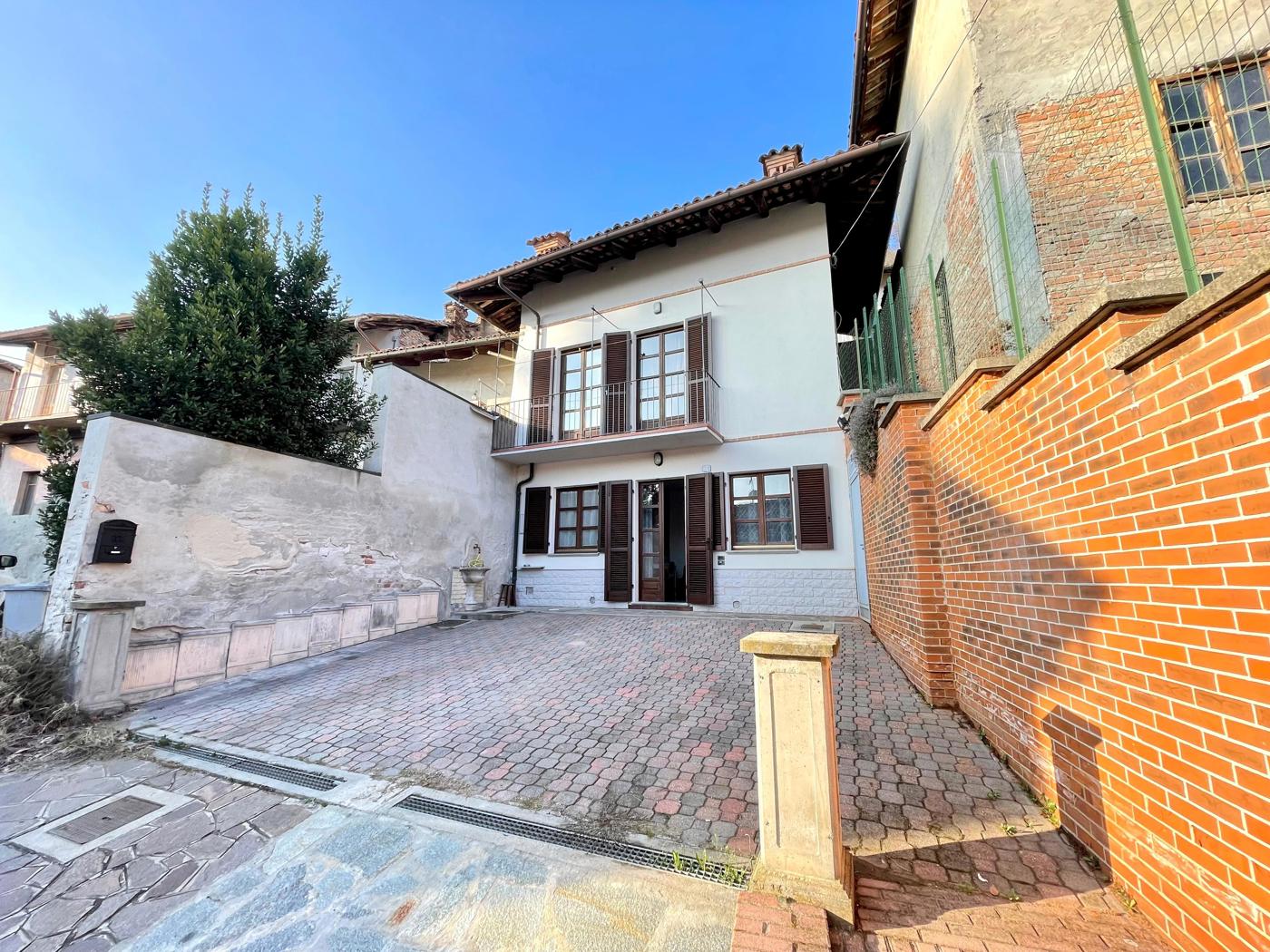 Casa indipendente in vendita a Corneliano d'Alba