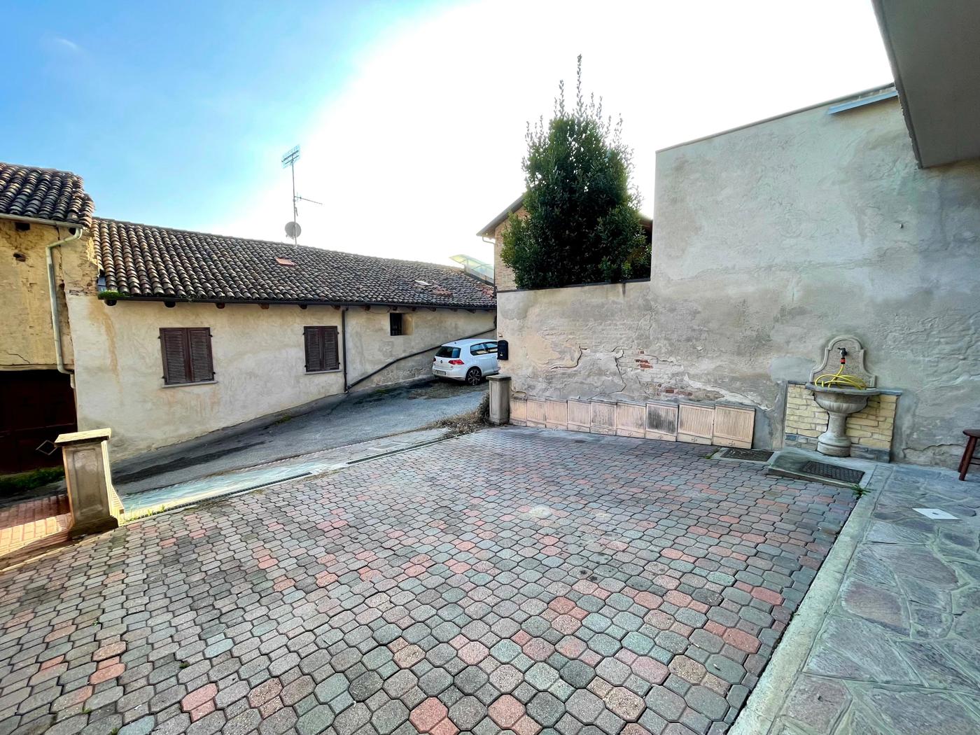 Casa indipendente in vendita a Corneliano d'Alba