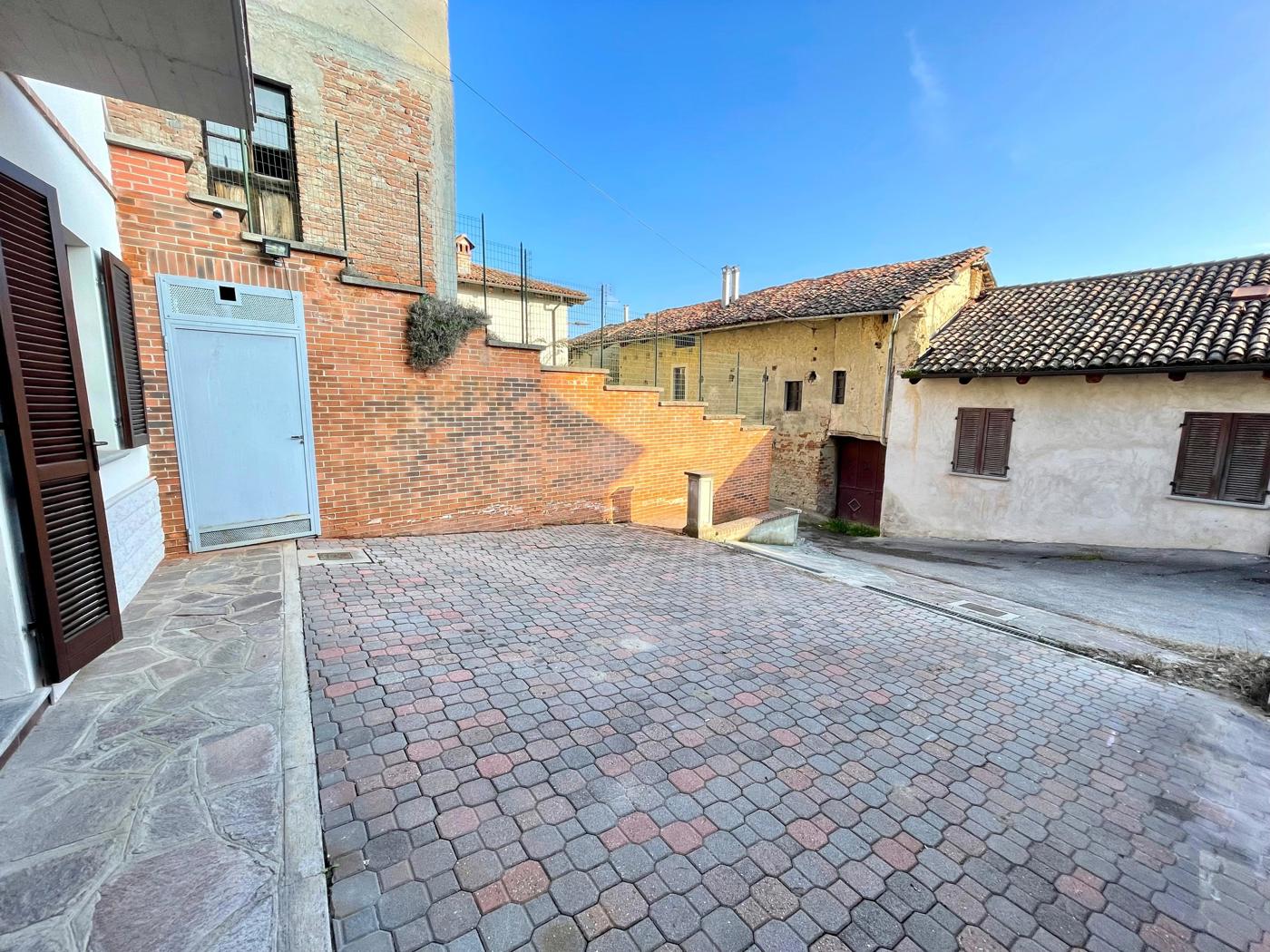 Casa indipendente in vendita a Corneliano d'Alba