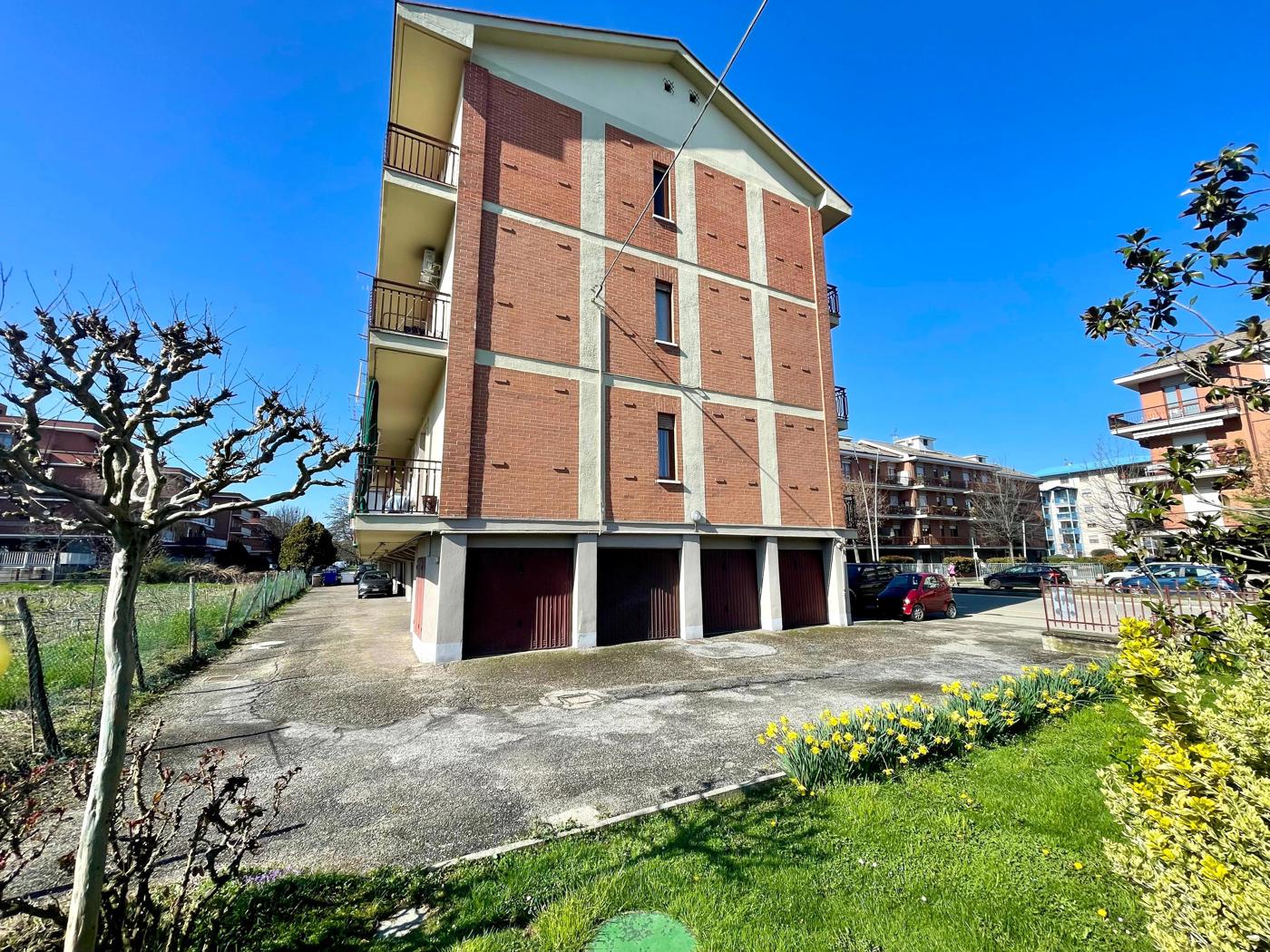 Box/Garage 11mq in vendita a Alba