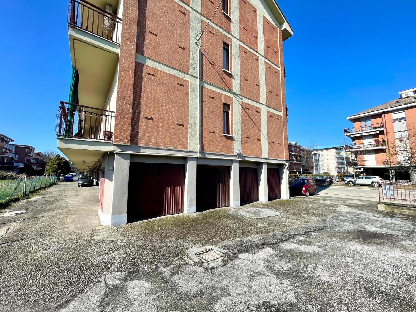 Box/Garage 11mq in vendita a Alba