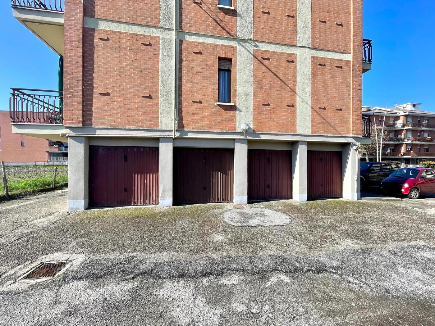 Box/Garage 11mq in vendita a Alba