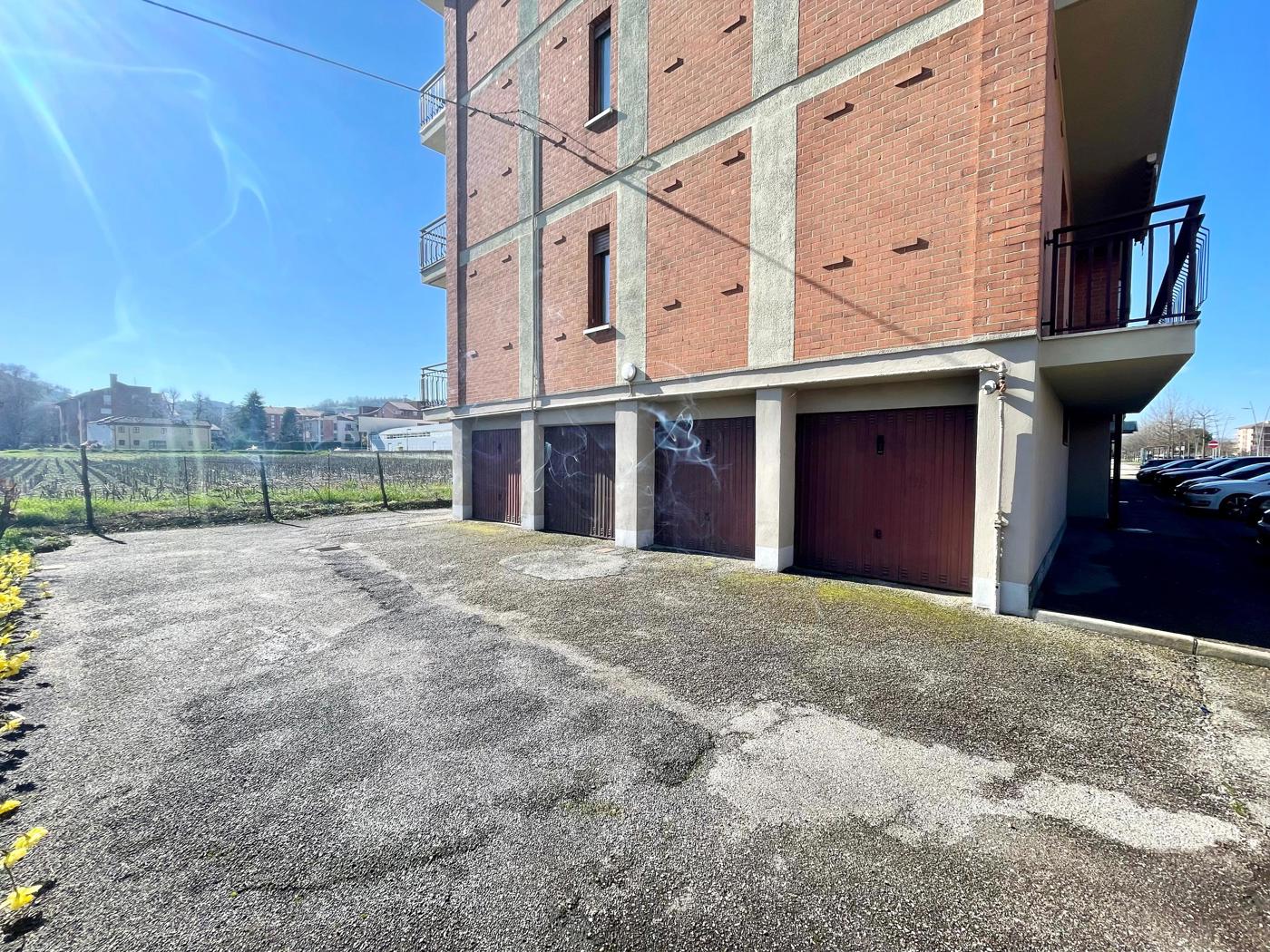 Box/Garage 11mq in vendita a Alba