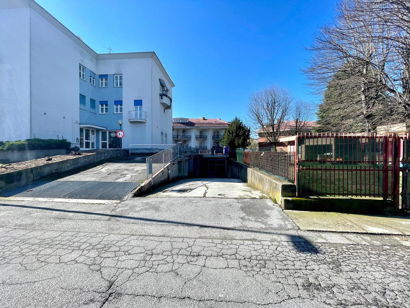 Box/Garage 21mq in vendita a Alba