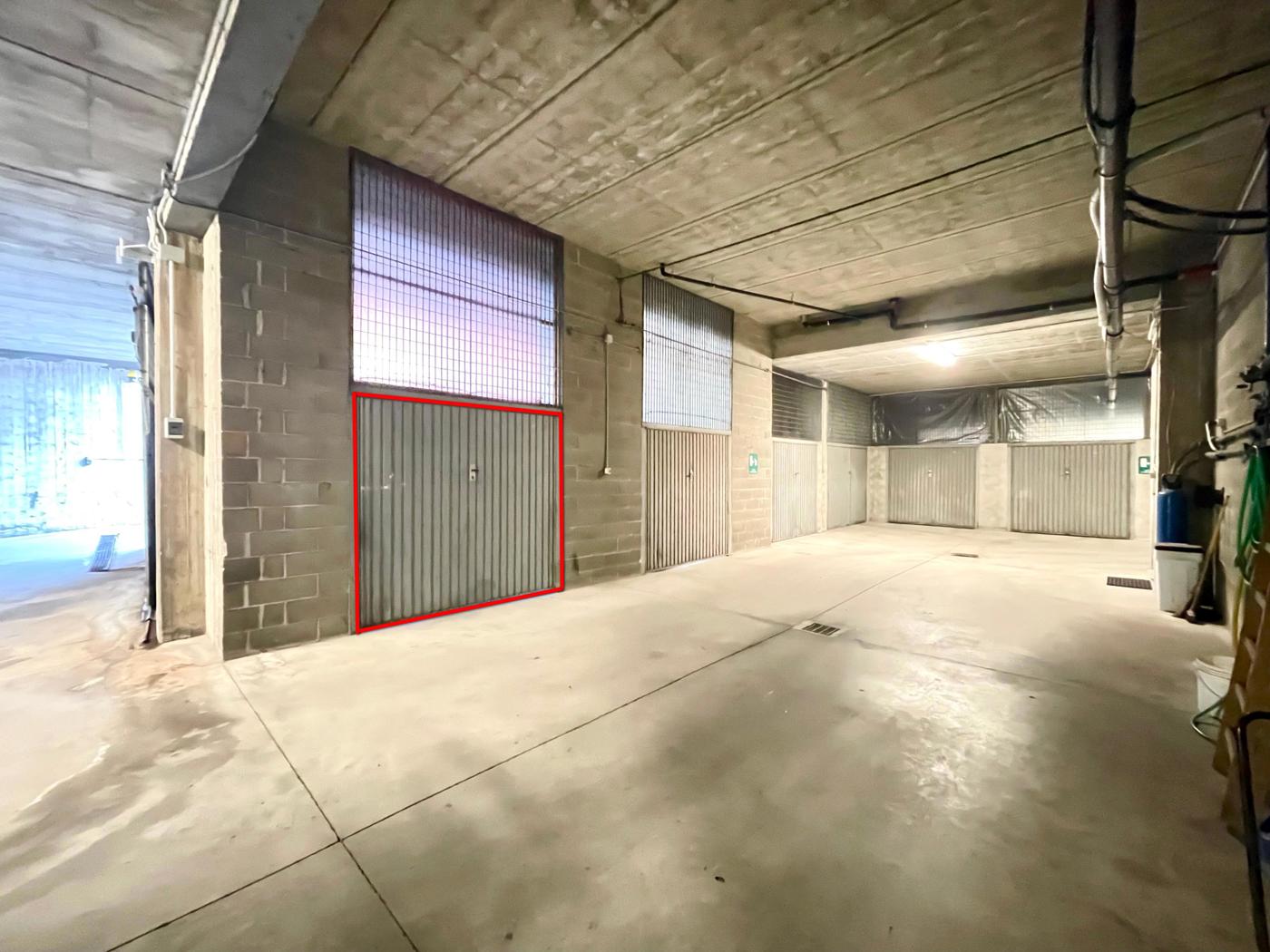 Box/Garage 21mq in vendita a Alba