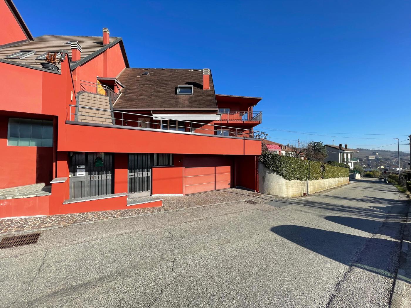 Villa con giardino a Piobesi d'Alba