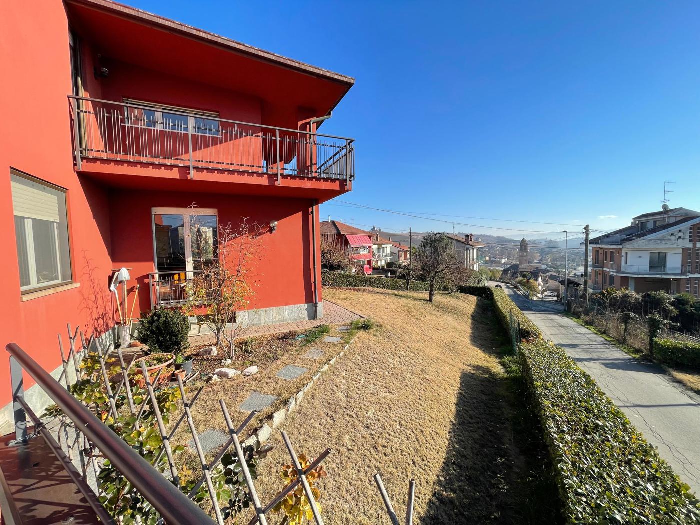 Villa con giardino a Piobesi d'Alba