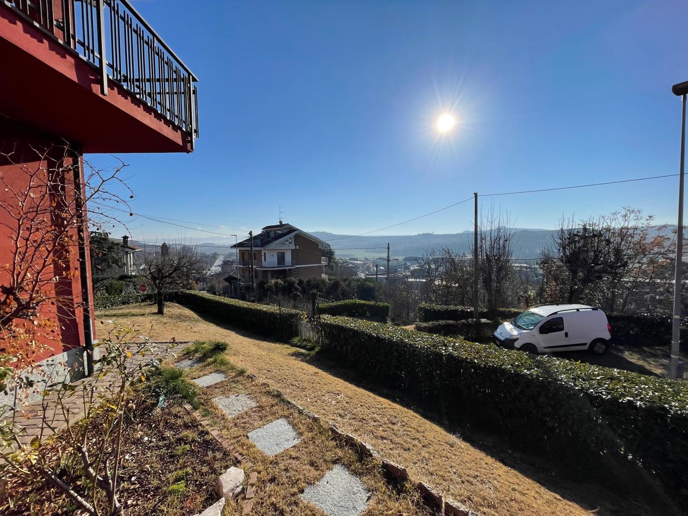 Villa con giardino a Piobesi d'Alba