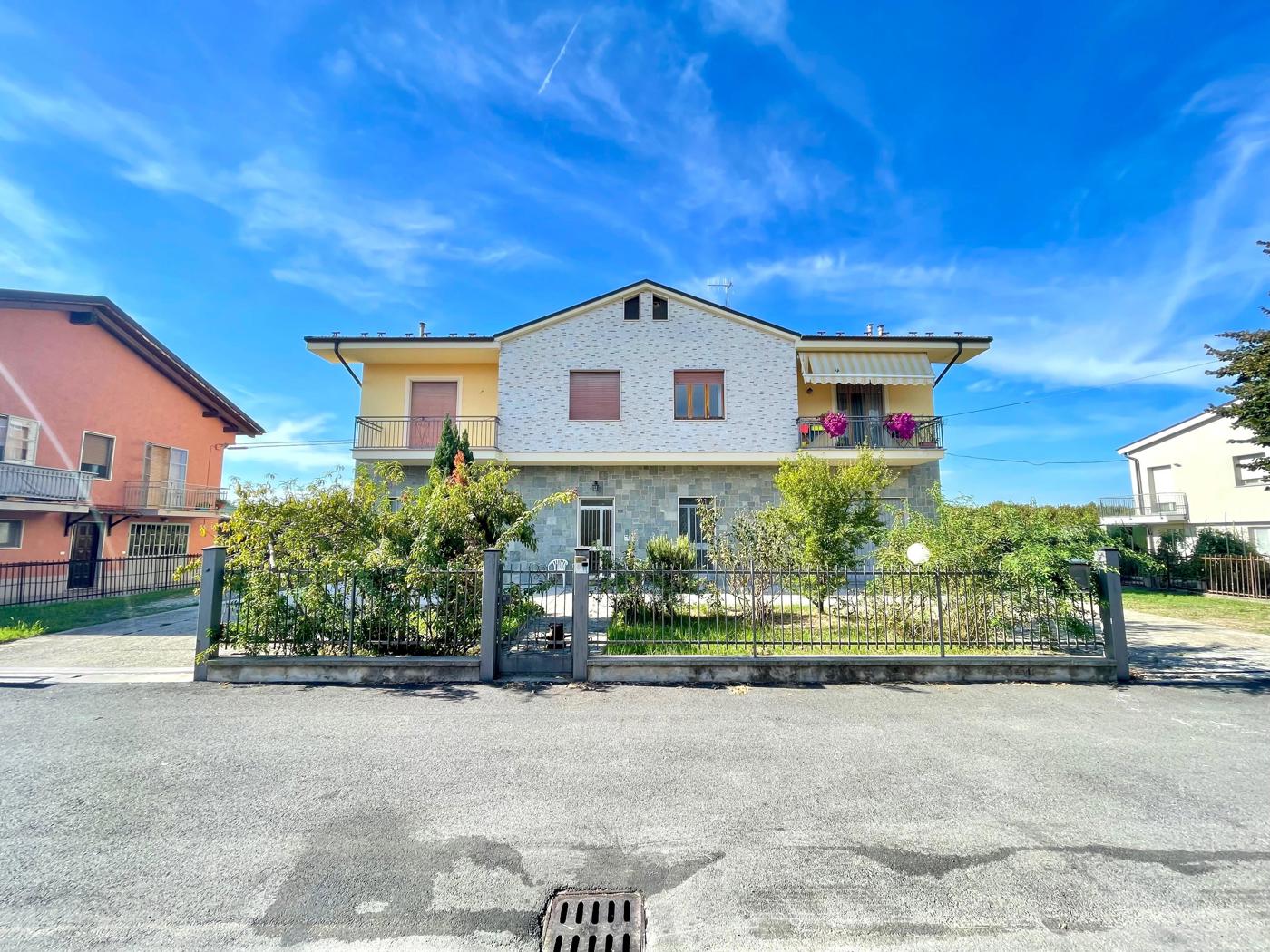 Casa indipendente con giardino a Alba