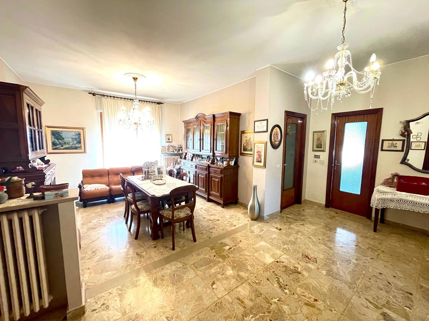 Casa indipendente con giardino a Alba