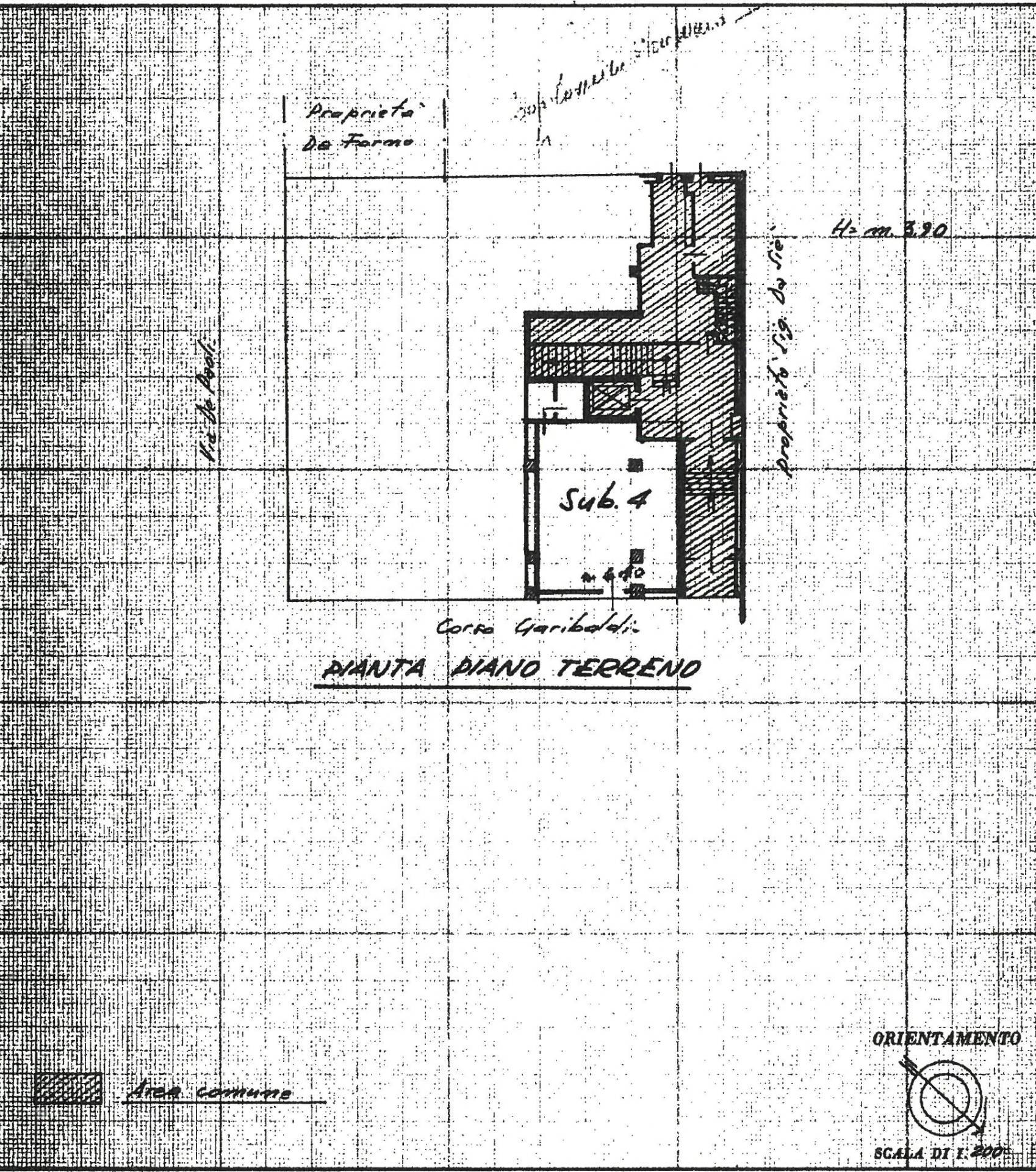 Locale commerciale in vendita a Pordenone, Centro storico
