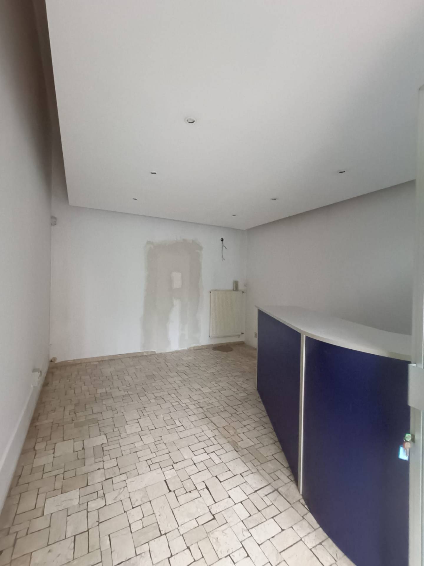 Locale commerciale in vendita a Pordenone, Centro