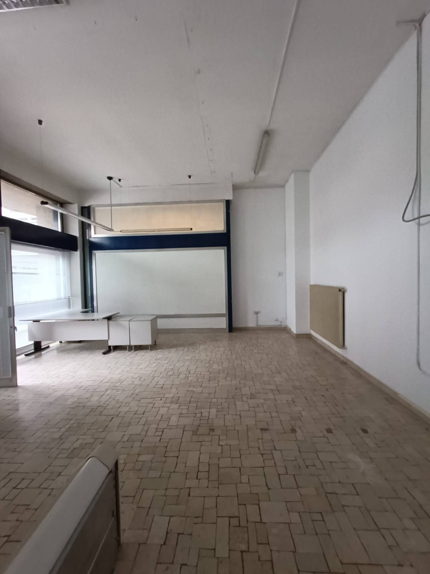 Locale commerciale in vendita a Pordenone, Centro