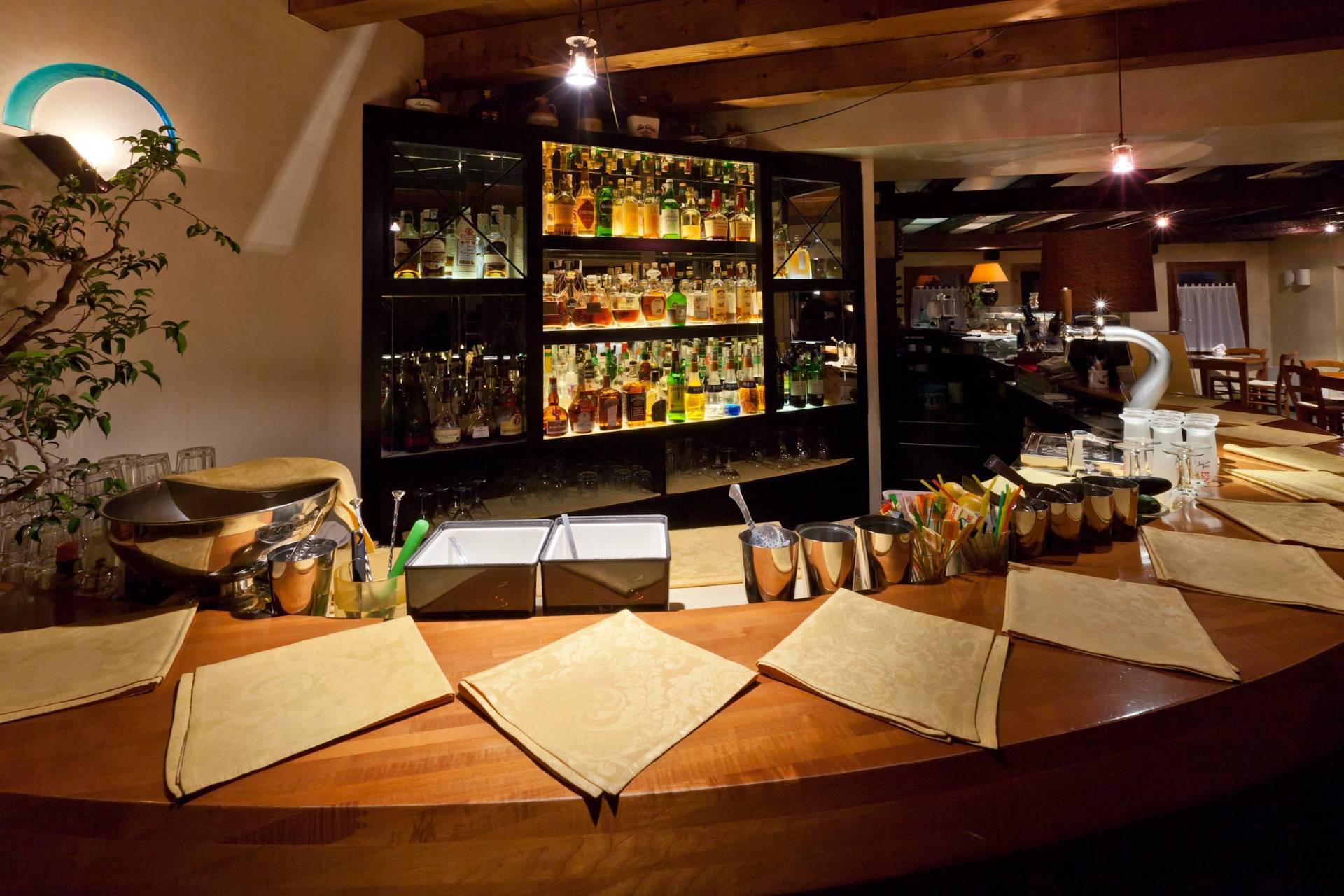 Locale commerciale in vendita a Fontanafredda