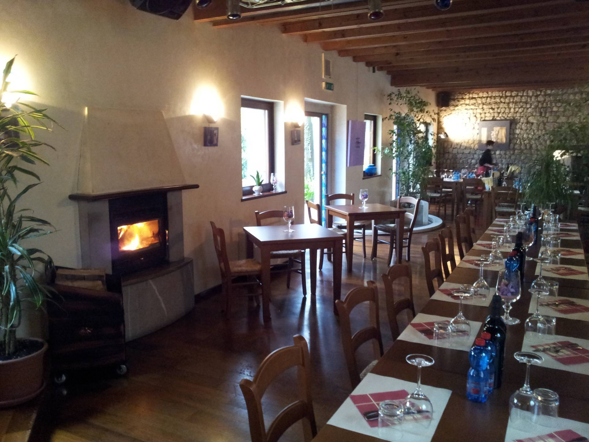 Locale commerciale in vendita a Fontanafredda