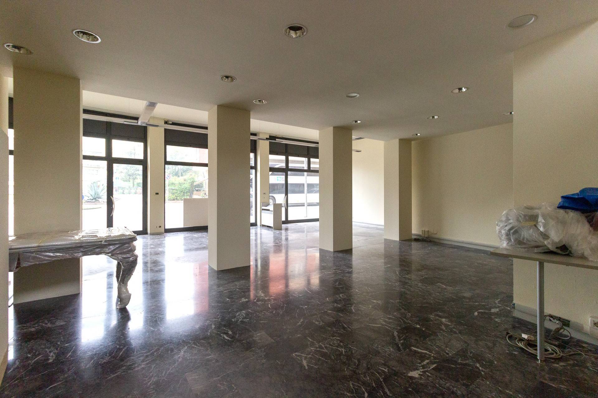 Locale commerciale in affitto a Pordenone, Centro