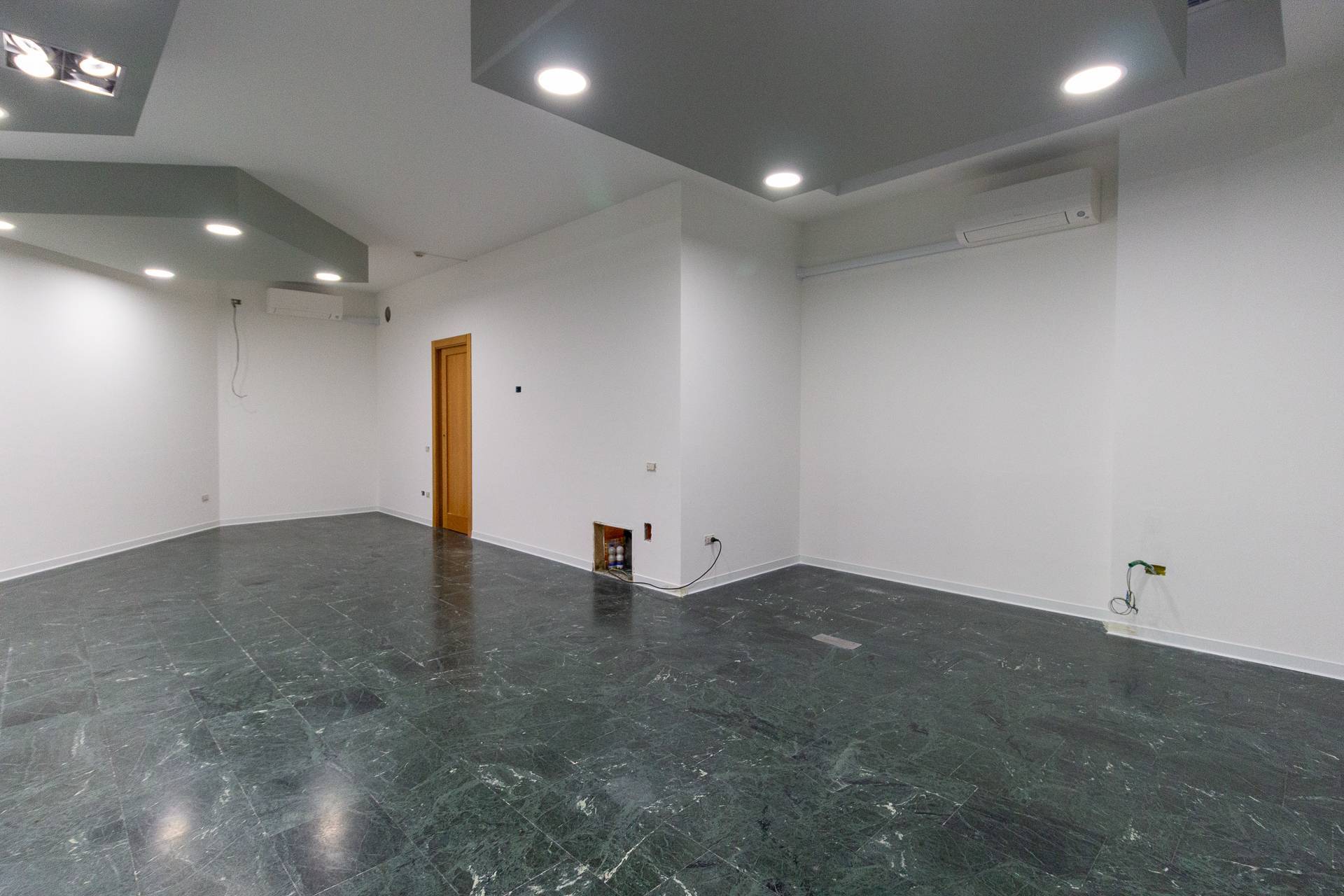 Locale commerciale in vendita a Pordenone, Centro