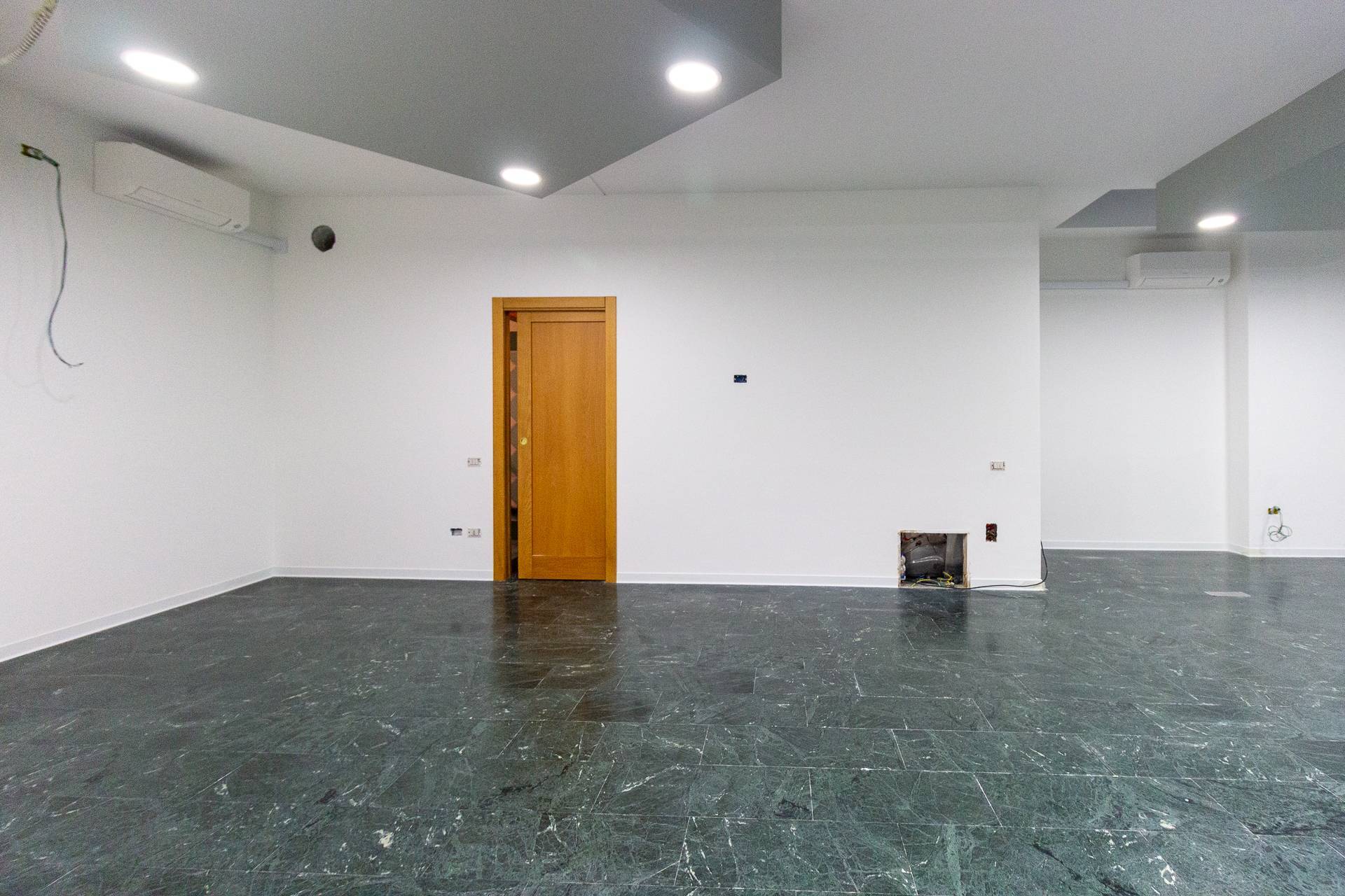 Locale commerciale in vendita a Pordenone, Centro