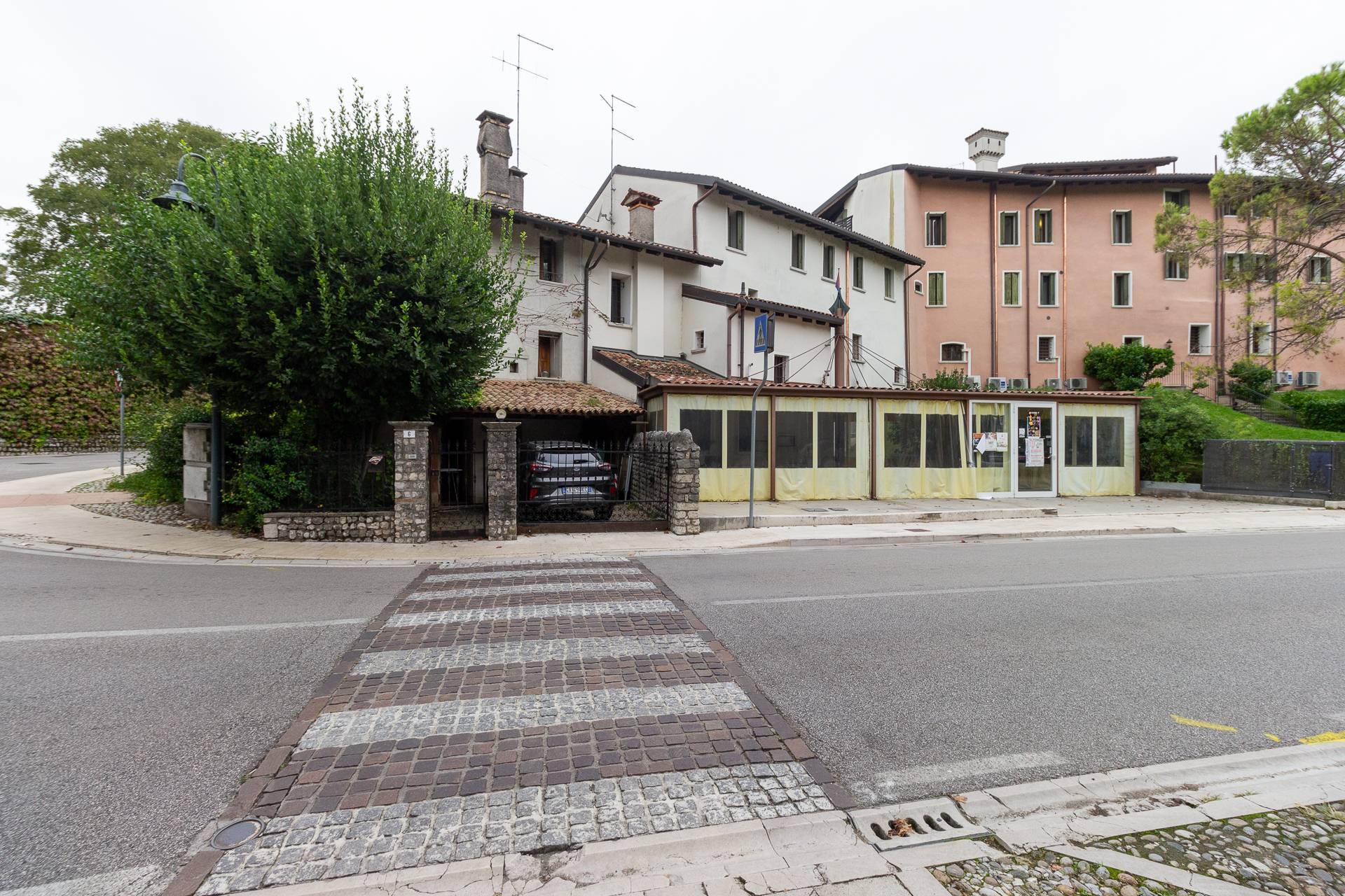 Locale commerciale in affitto a Porcia